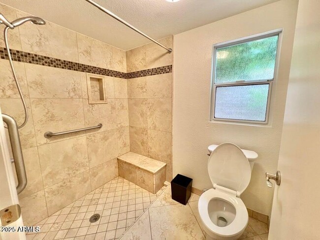 Building Photo - 5433 N 79th Pl