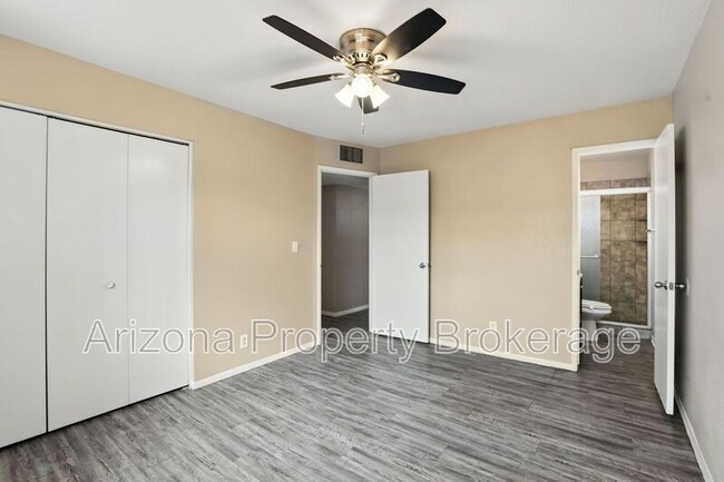 Building Photo - 111 N Flint Cir
