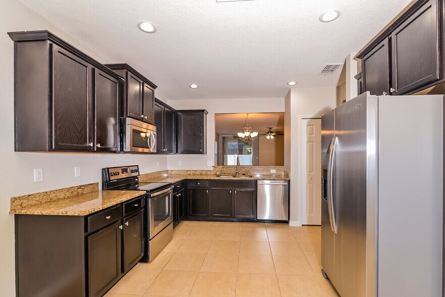 Building Photo - 16012 Yelloweyed Dr