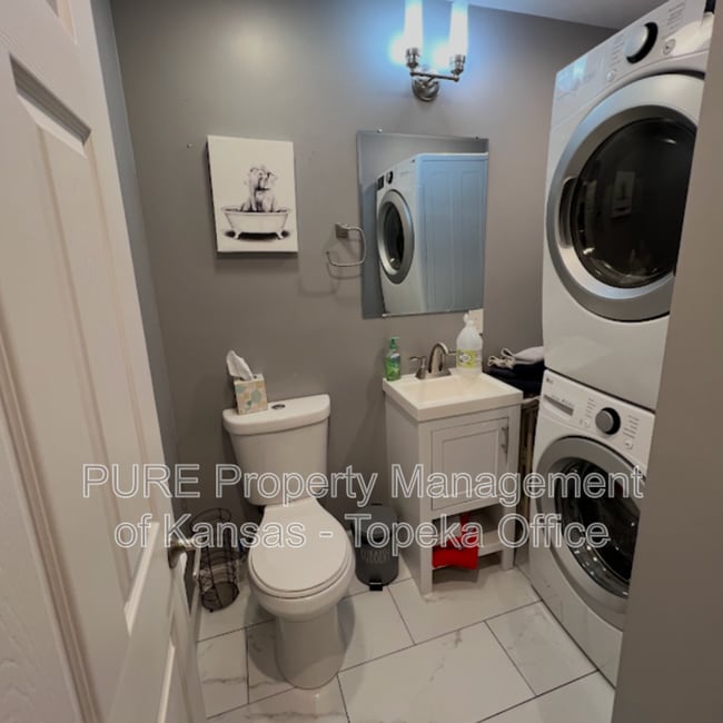 Building Photo - 2937 The Paseo