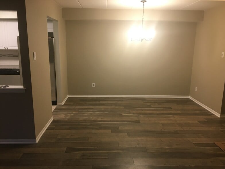 Dining Room - 57003 Delaire Landing Rd