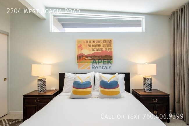 Building Photo - 2204 W Acacia Rd