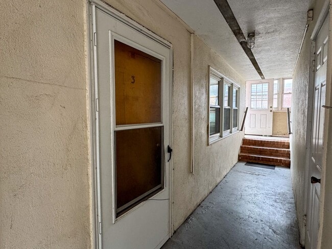 Building Photo - 2004 W Broadway