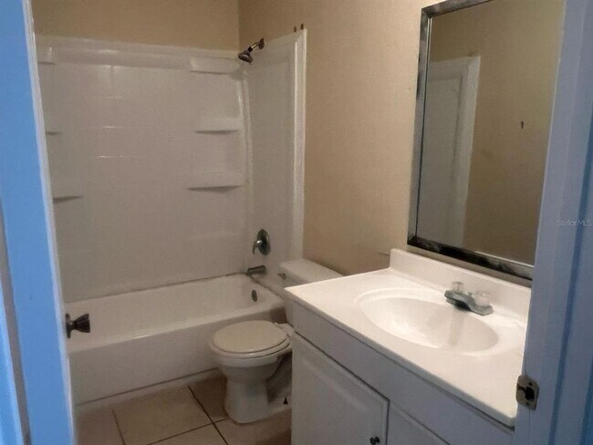 Building Photo - 4027 Versailles Dr