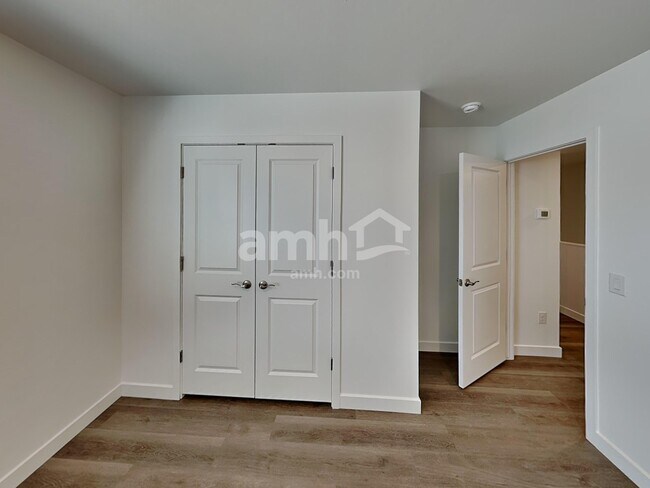 Building Photo - 9556 Harkes Dr