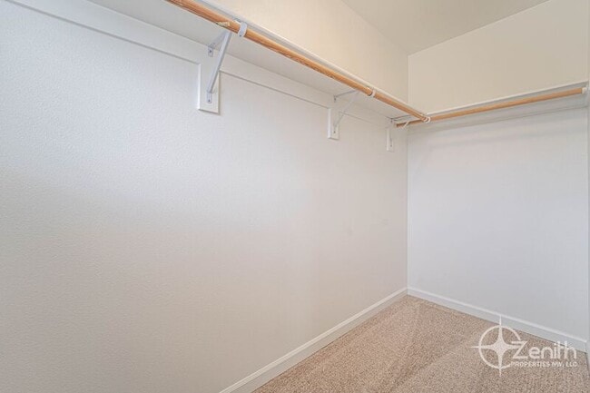 Building Photo - 3307 NE 43rd Pl