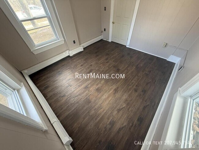 Building Photo - 468 Union St