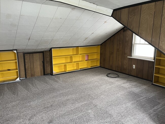 Building Photo - 707 S 25th St