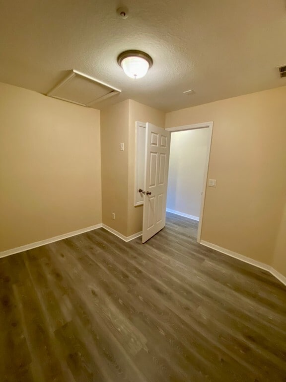 Building Photo - 6037 Scotchwood Gln