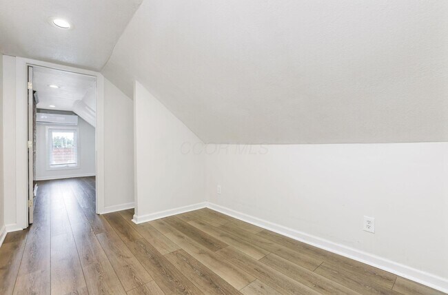 Building Photo - 412 E Oakland Ave