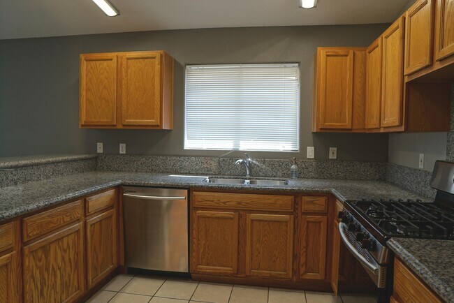 Building Photo - 51605 Avenida Ramirez