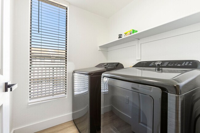 Building Photo - 14201 N 70th Way