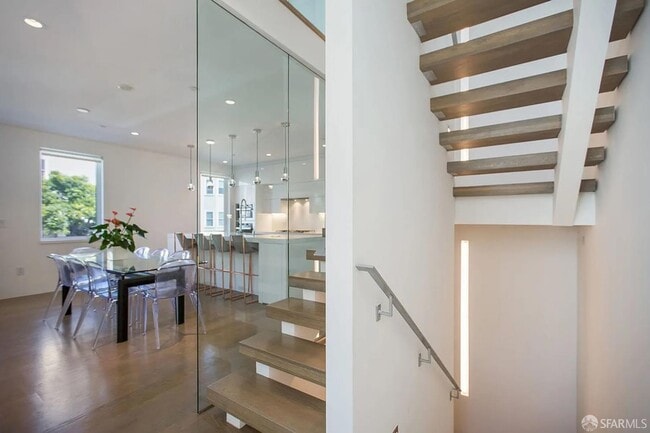 Building Photo - 209 Grattan St