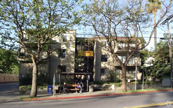 Building Photo - 1811 Lincoln Ave