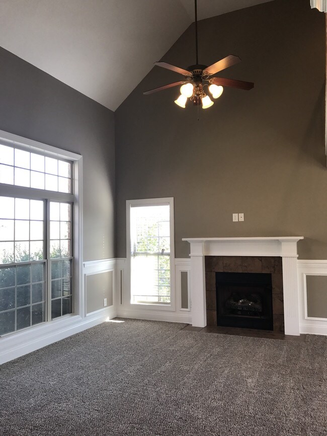 Building Photo - 3564 Drake Rd