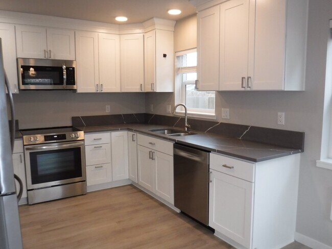Building Photo - 5295 Chehalis Dr N