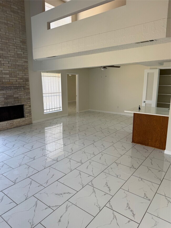 Building Photo - 6103 Linnhaven Dr