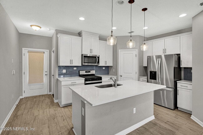 Building Photo - 469 Brandon Lks Dr