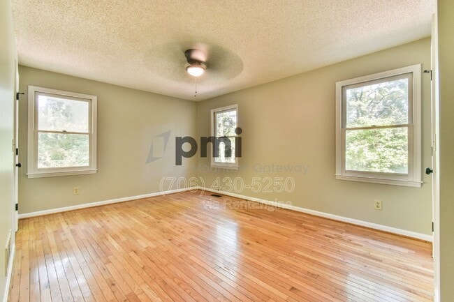 Building Photo - 135 Beacon Hl Dr