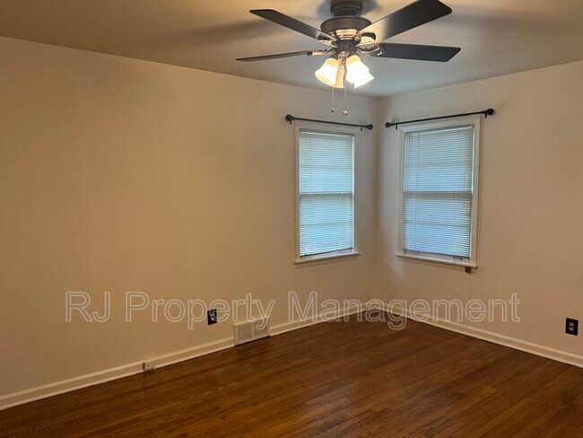 Building Photo - 1619 Dorset Dr