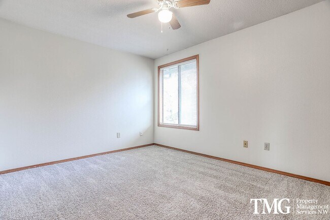 Building Photo - 618-620 SE 131st Ct.