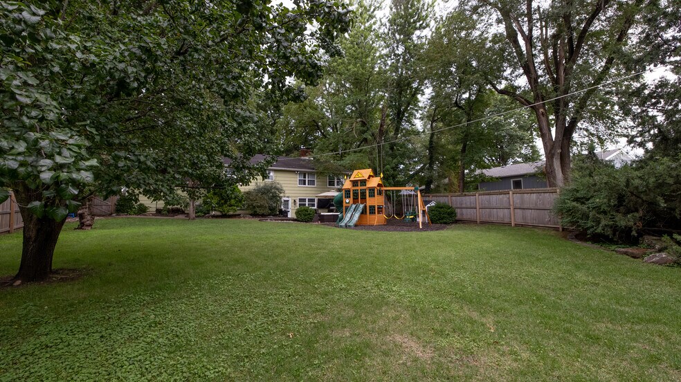 Building Photo - 3808 W 83rd Ter