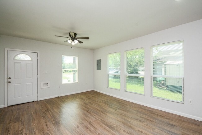 Building Photo - 3013 Brackenridge St