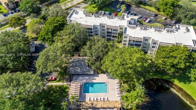 Building Photo - 9340 Lagoon Pl