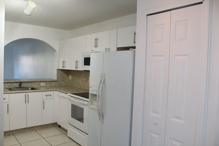 Building Photo - 1240 SE 31st Ct