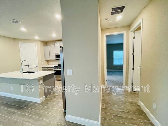 Building Photo - 122 Monthaven Dr