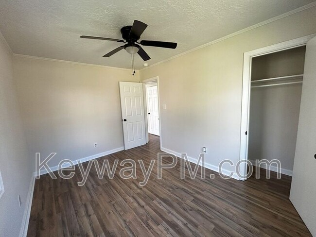 Building Photo - 2920 Shelby Dr