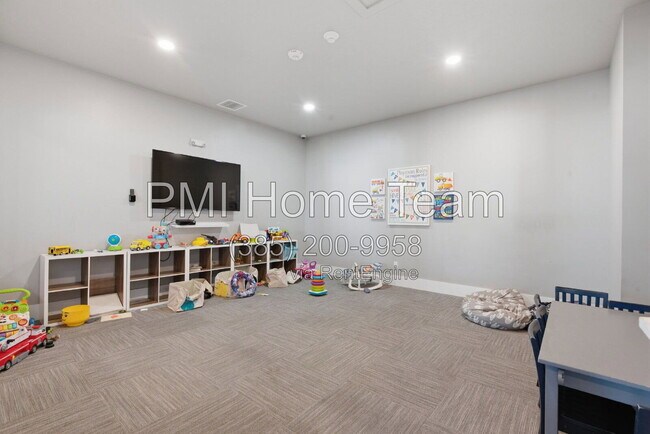 Building Photo - 1812 W Parkview Dr
