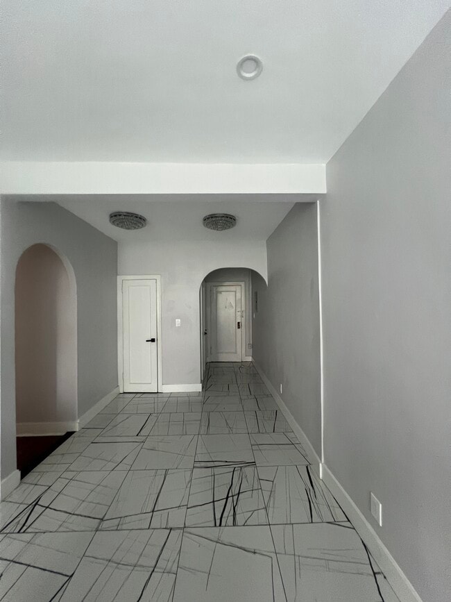 Building Photo - 1 Dewitt Rd