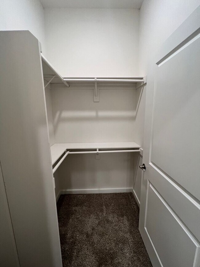 Building Photo - 1725 Hillcrest Dr