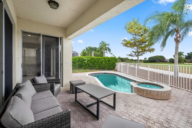 Building Photo - 2104 Country Golf Dr