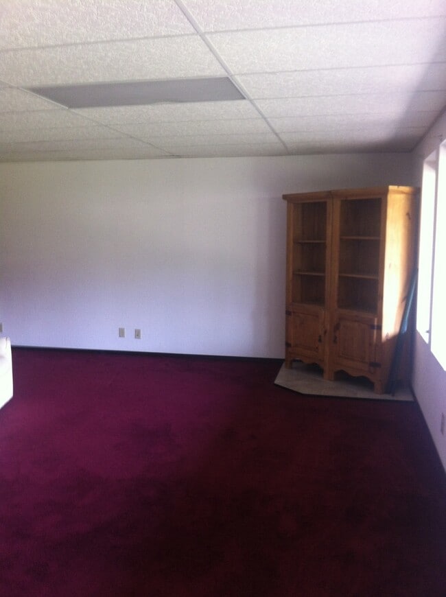Building Photo - 45 Riverview Dr