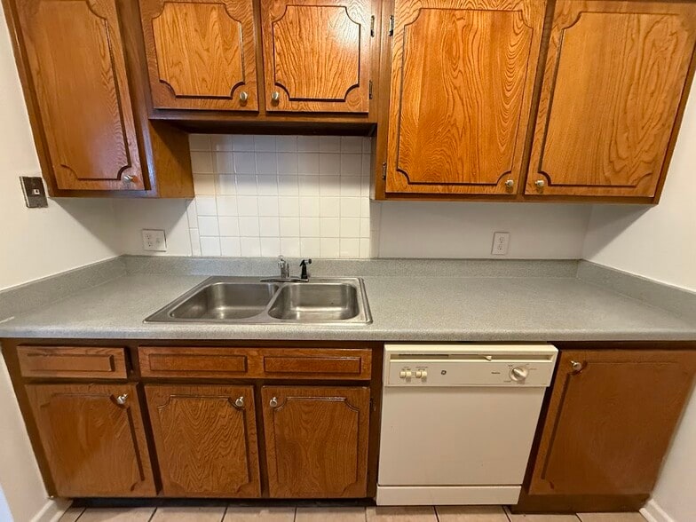 Building Photo - 11271 Florida Blvd