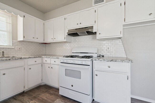 Building Photo - 3 bed, 1 bath home in OKC,OK