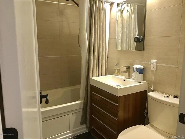 Building Photo - 9917 Shore Rd