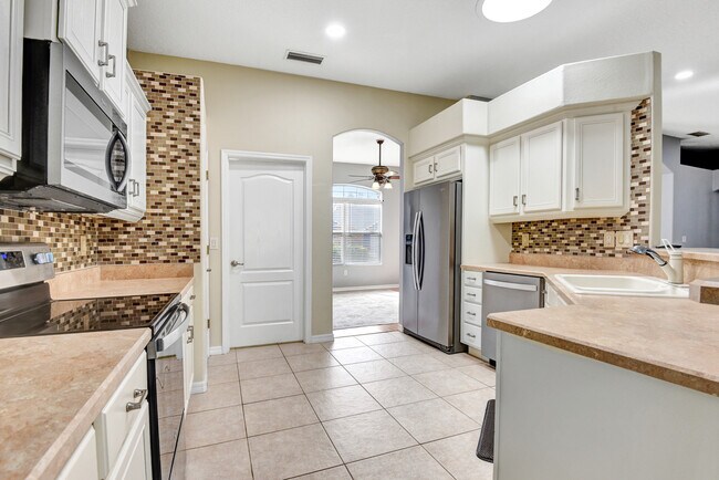 Building Photo - 11 Manderley Ln