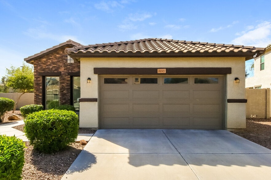 Primary Photo - 4045 E Trigger Way