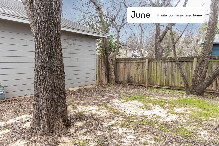 Building Photo - Room in Shared 5 bed/2 bath home