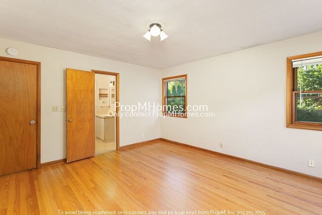 Building Photo - Spacious Mid-Century Three Bedroom Home In Woodstock!