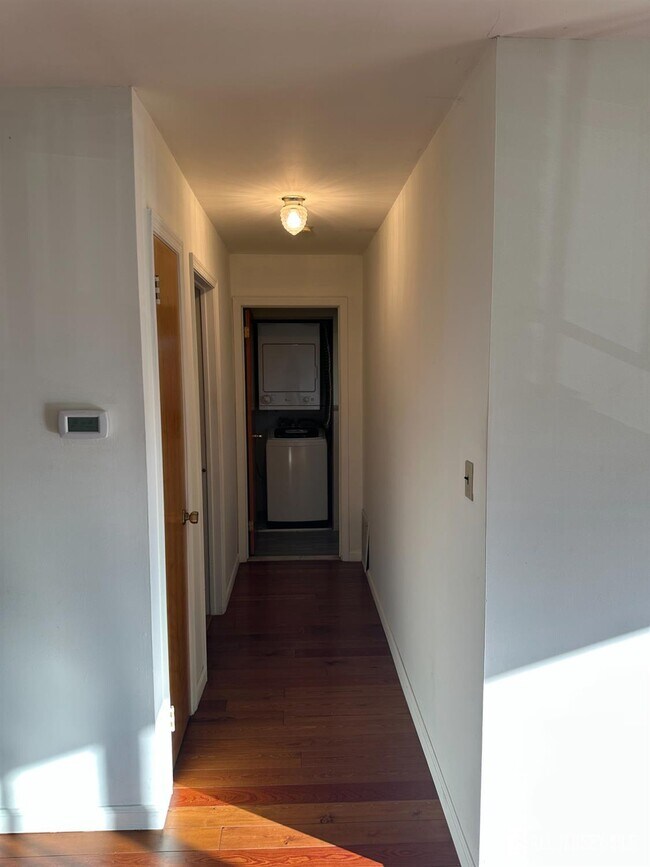 Building Photo - 142 Beverly Hill Terrace