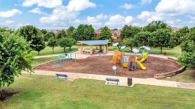 Building Photo - 1807 Drake Dr