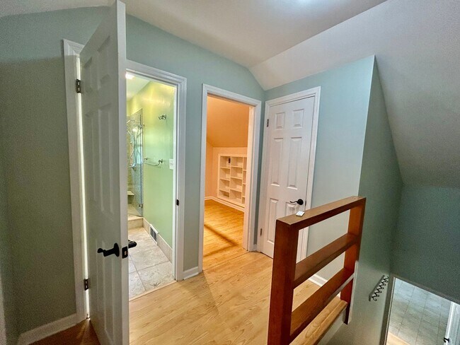 Building Photo - Amazing Home in Tahoma Terrace!