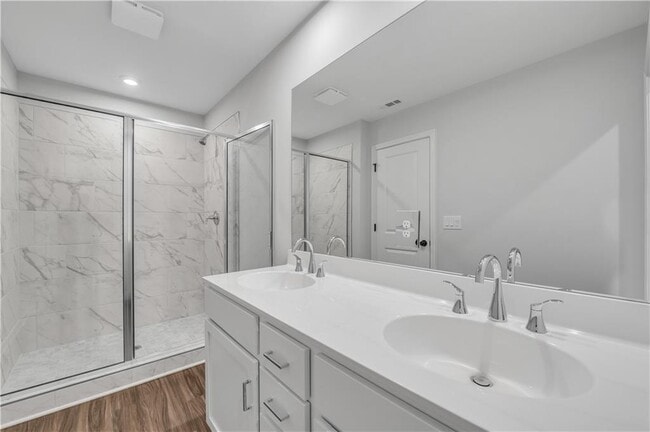 Building Photo - 845 York Aly