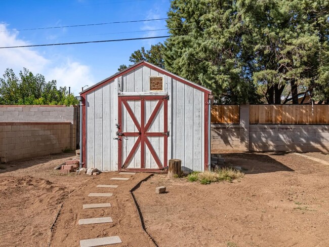 Building Photo - Unfurnished | 2 Bed / 1 Bath | NE Albuquer...