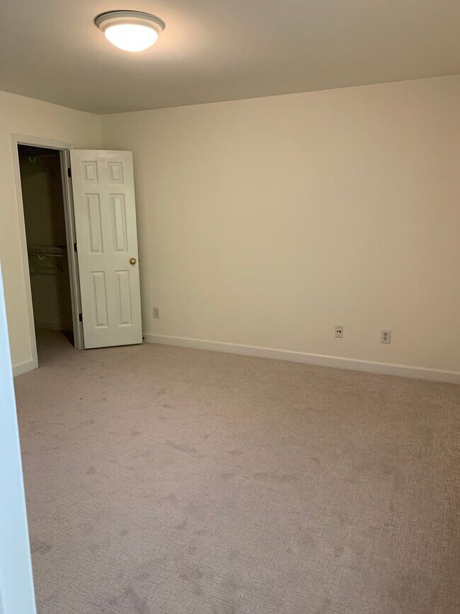 Building Photo - 4565 Treerose Way