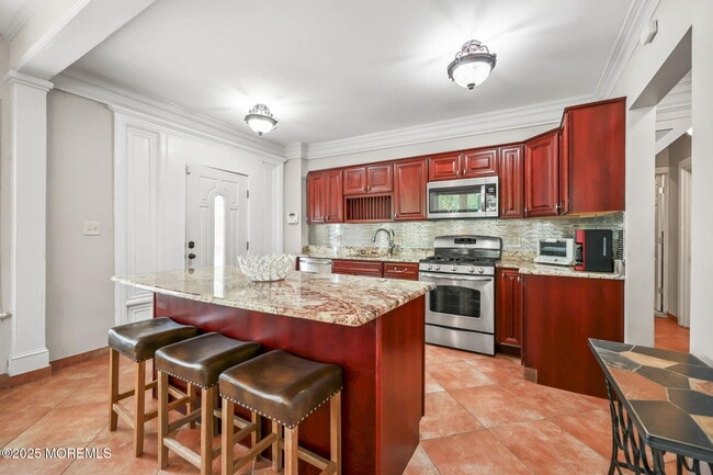 Building Photo - 601 4th Ave